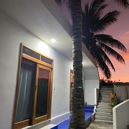 Penguin House Hotell Puerto Villamil Exteriör bild