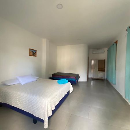 Penguin House Hotell Puerto Villamil Exteriör bild