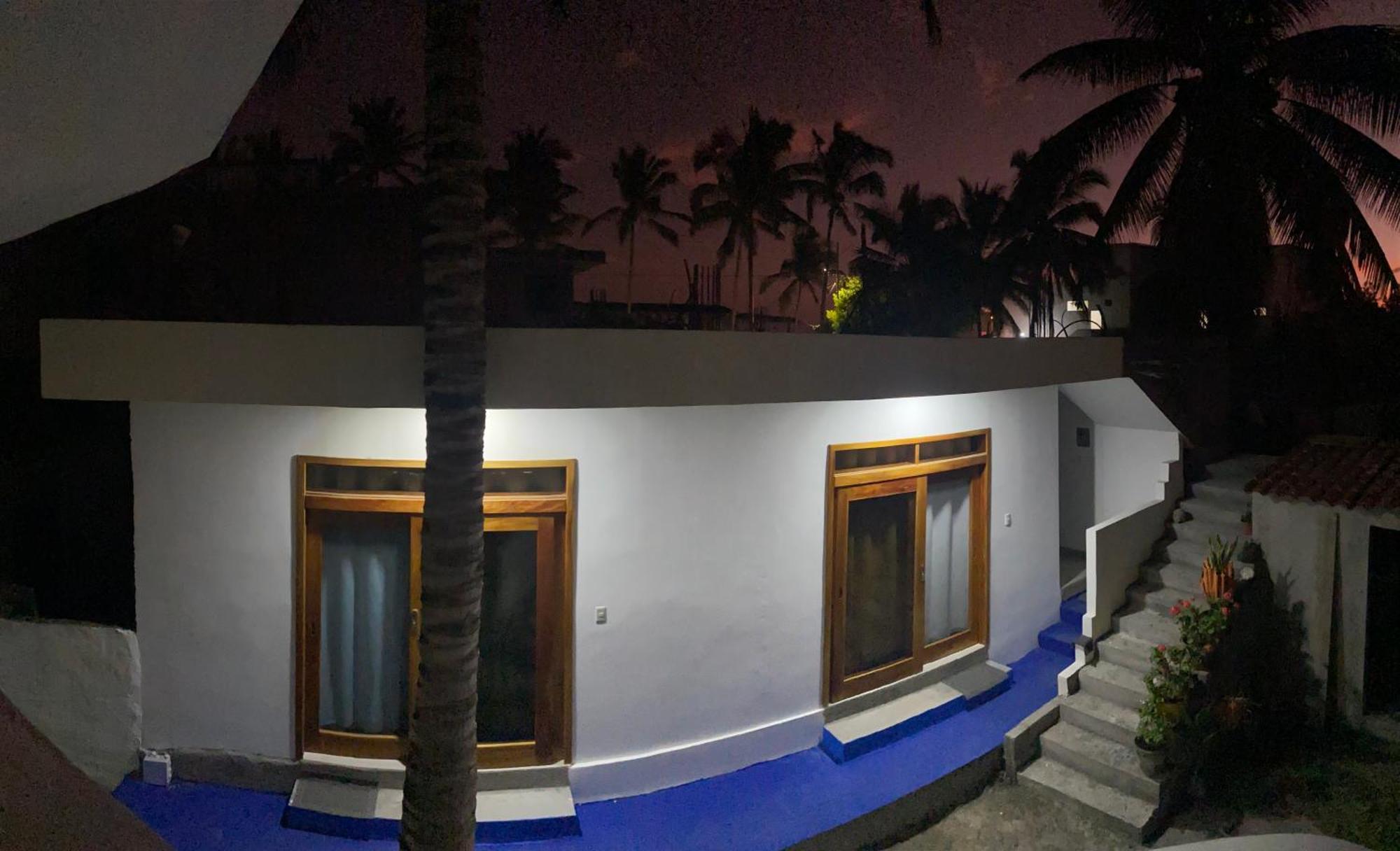 Penguin House Hotell Puerto Villamil Exteriör bild