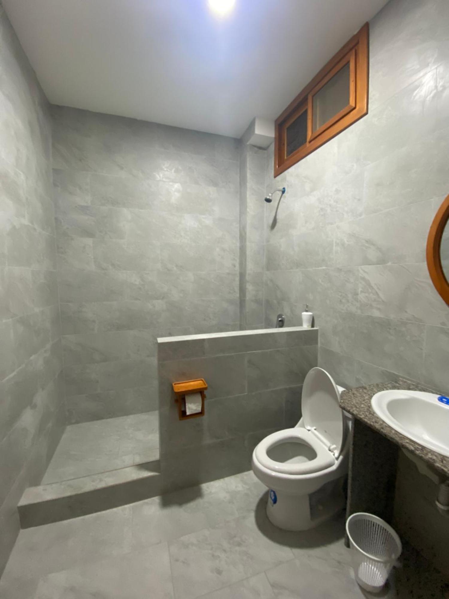 Penguin House Hotell Puerto Villamil Exteriör bild
